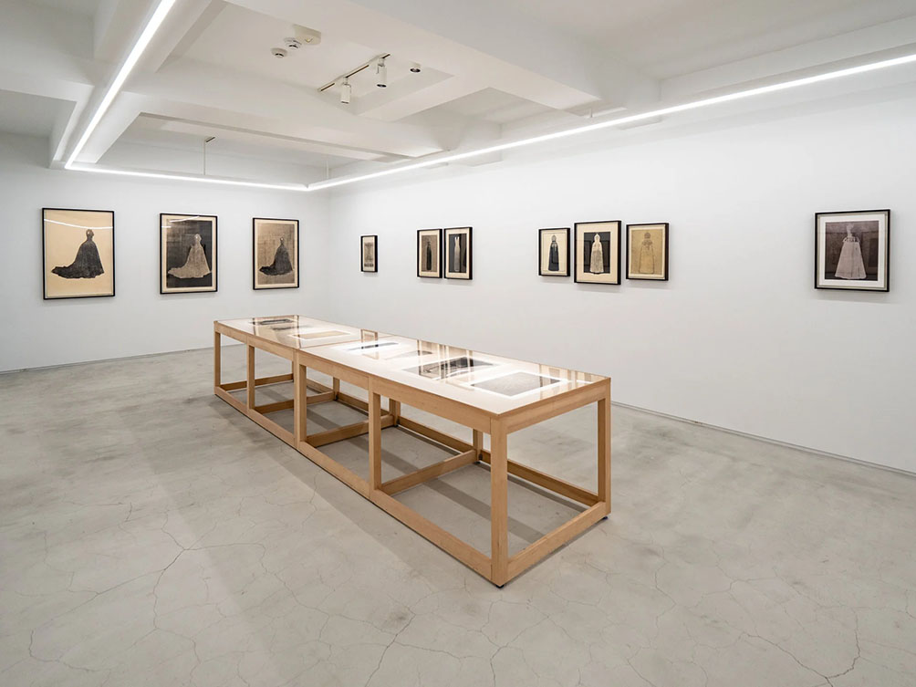 Hommage à Alaïa オロール・ドゥ・ラ・モリヌリ Hommage à Alaïa - オロール・ドゥ・ラ・モリヌリ | AKIO NAGASAWA